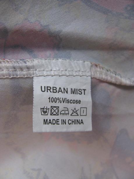 Letní barevné šaty s květy a motýlky, l