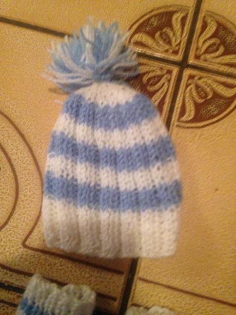 Klučičí souprava do porodnice, čepice + ponožky, <50