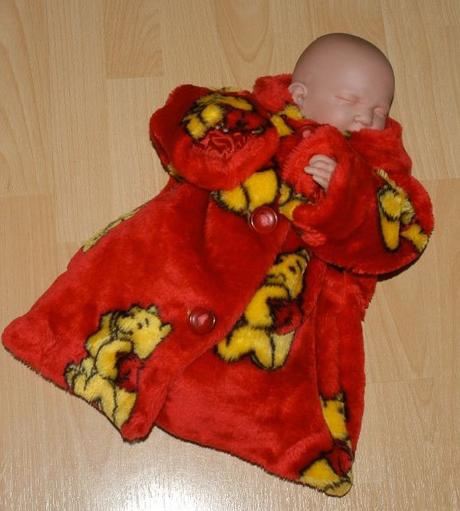 Chlupatý červený kožíšek kabátek s medvídkem pú, 86