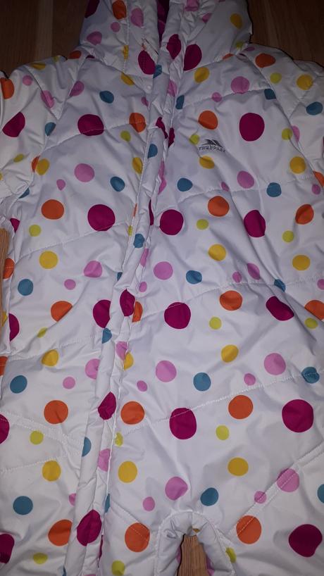 Bílá kombinéza s puntíky vel. 92, 92