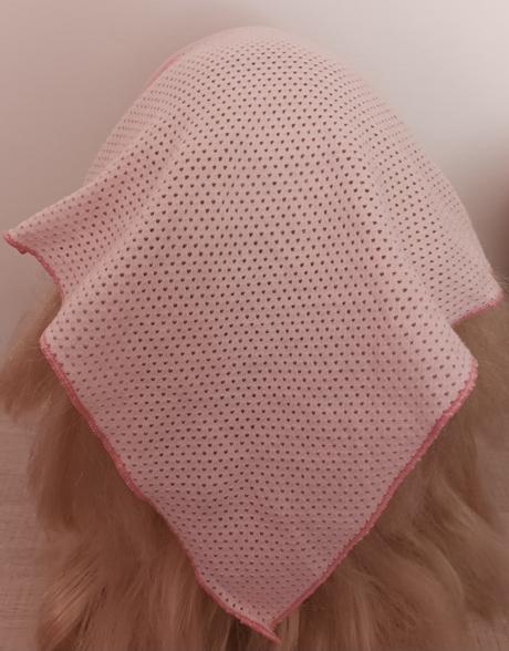 Letní růžový šátek, 92