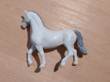 Kůň schleich bílý, 