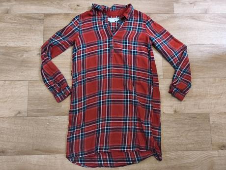 Vánoční šaty, 140