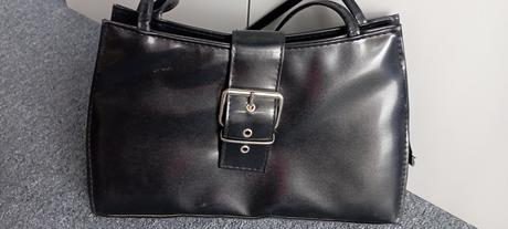 Kabelka přez rameno,