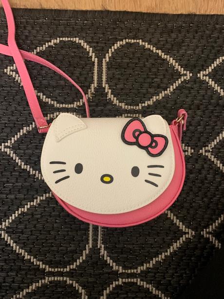 Sada knih s plyšovou hello kitty a kabelkou,
