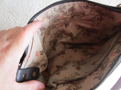 Pěkná tm. šedá kabelka, vepředu zajímavý potisk,