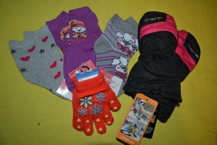 2x rukavice na 2-4r a 3x silné ponožky, 92 / 98 / 104