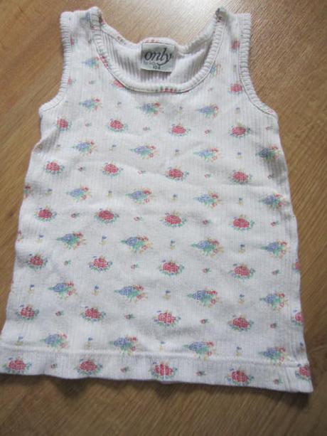 Kytičkované vroubkované tílko, košilka only, 104