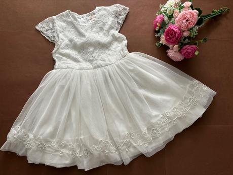 Ob/ šaty krémové družičkové - v.4/5 let, 110