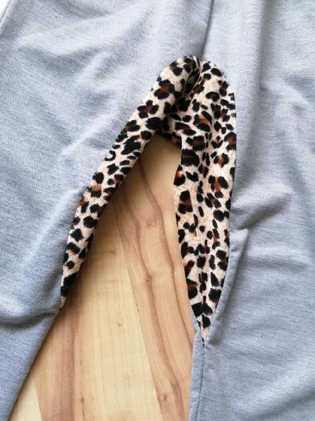 Tepláky se sametovou vsadkou, 122