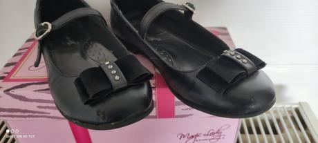 Slavnostní střevíčky, 32