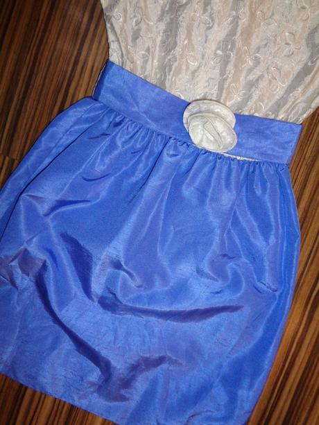 Luxusní bílofialové společenské šaty, 128