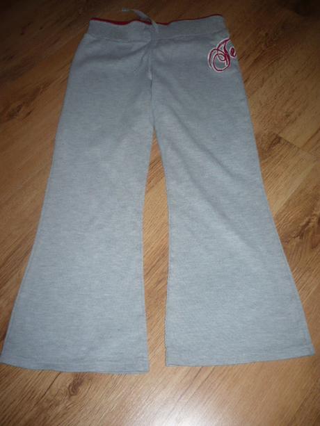 Tepláčky zn. essentials, vel. 134, 134