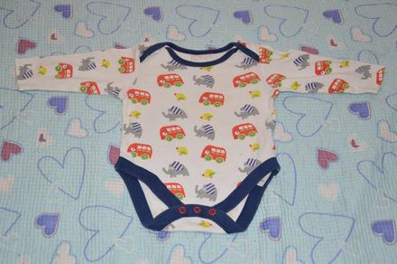 Bavlněné body dl. rukáv, motiv autobusy, 68