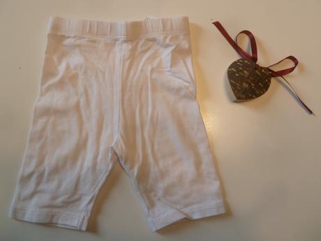 Bílé bavlněné elastické kraťasy nad kolena kiabi, 80