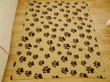 Deka s psimi tapkami vel. 155/122 cm, 