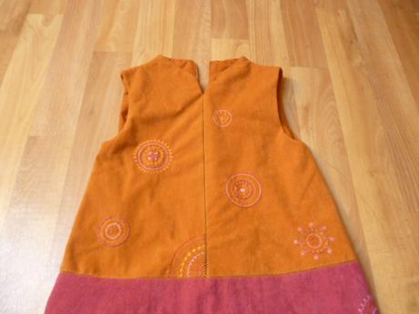 Veselé teplejší šaty vel. 4, 110