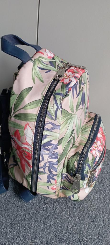 Batůžek zn."carpisa", carpisa