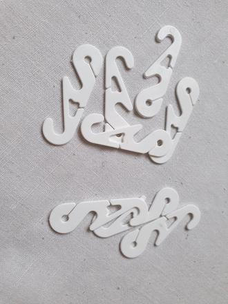 Fixační spony na respirátor,