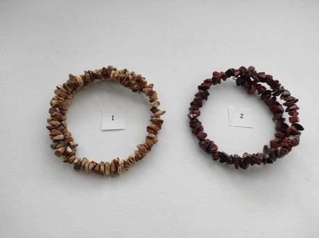 Náramek na paměťovém drátě,