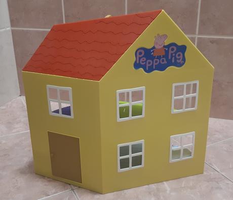 Domeček s postavičkama a příslušenstvím, peppa pig,