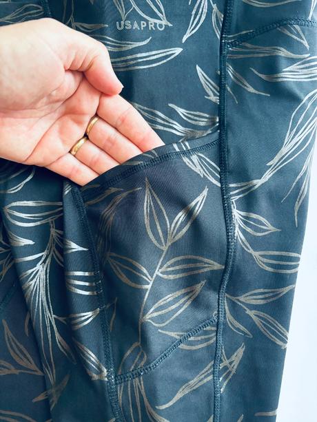 D38/ legíny 3/4 černé s ornamenty - v.xs/s, usa pro,xs