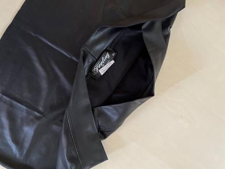 Tenká minisukně vzhled koženka, vel cca s-m, feeli, s