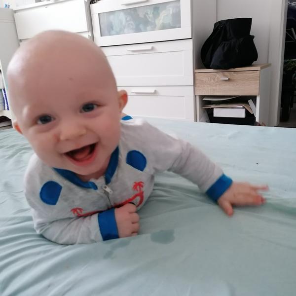 Syn jí najednou méně UM