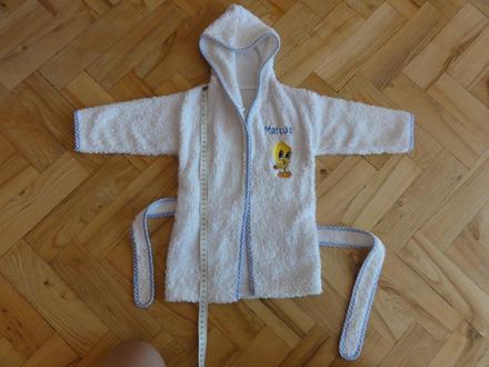 Bílý župan s kuřátkem, 62