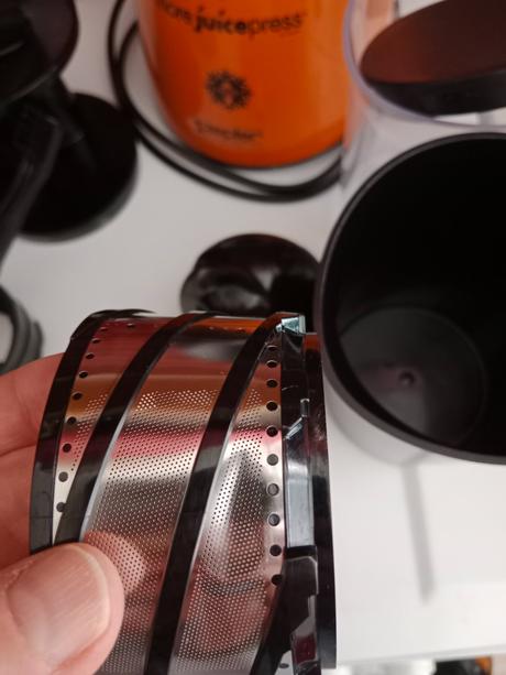 Odšťavňovač a drtič zmrzlého ovoce na zmrzkuzepter,