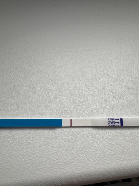 Kyselý bílý výtok a bolesti před menstruací. Co to je?