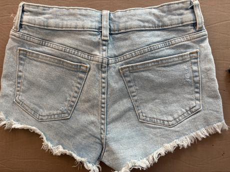 Krátké lehké džínové kraťasy velikosti 32 xxs h&m, h&m,32