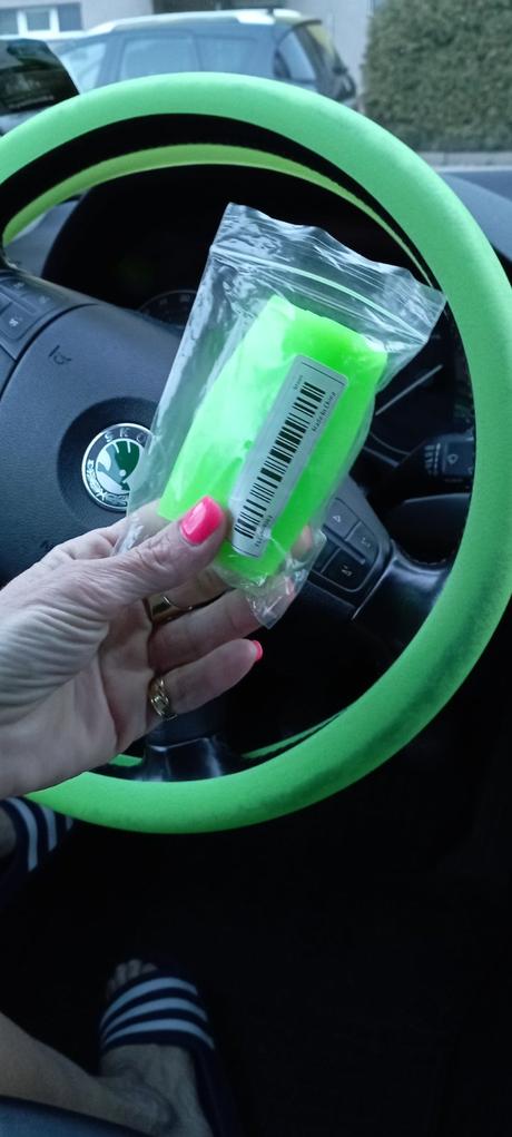 Neón potah na volant, 