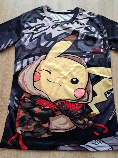 Triko s pikachu vel. 158 za 100 kč, 158