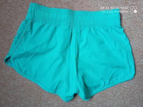 Šortky tmavší zelené zn."h&m" vel."34/xs", h&m,34