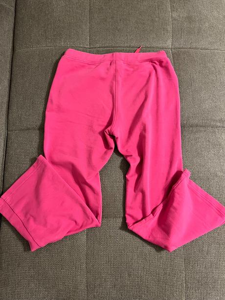 Růžové tepláky, 146