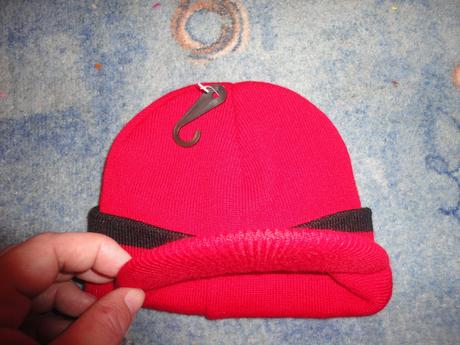 Pletená čepka s kšiltem, 98