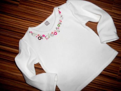 Sněhově bílá flízka a tričko s holkou, tu,110