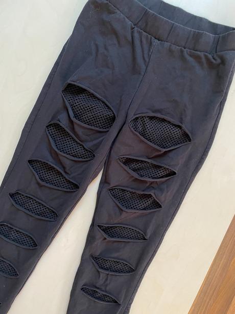 Kalhoty/legíny s dírami a sítí, vel xs, fb sister, xs