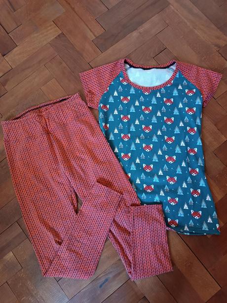 Komplet ručně šité origo bavlněné triko a legíny, m