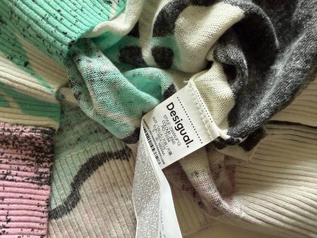 Svetřík desigual, desigual,s