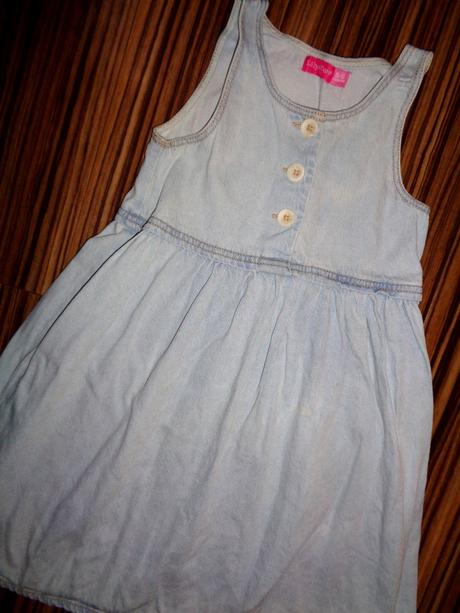 Světlé riflové šaty, 116