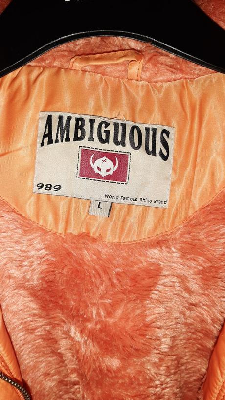 Zimní bunda lesklého vzhledu s kapucí, l