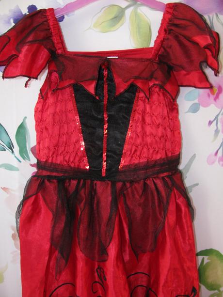 Karnevalový kostým-šaty pekelnice, ohnivka apod.,