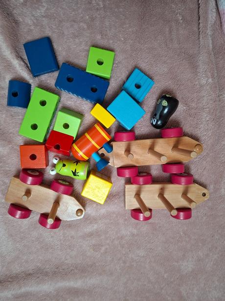 Dřevěný vláček krteček+ žabka, 