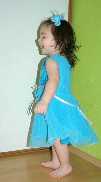 Modré šaty víla, tanečnice...,