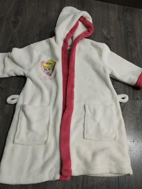 Bílý župan s princeznou, 104