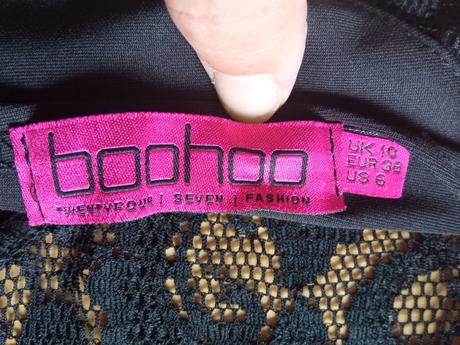 Krátký černý overal, 34