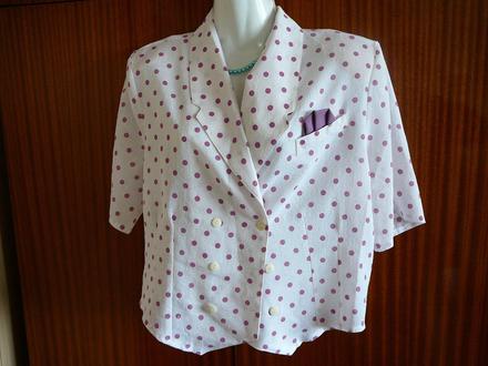 Bílá halenka s fialkovými puntíky., l