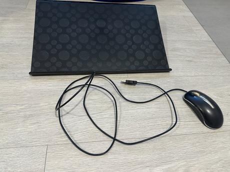 Stojan pod notebook a počítačová myš, 